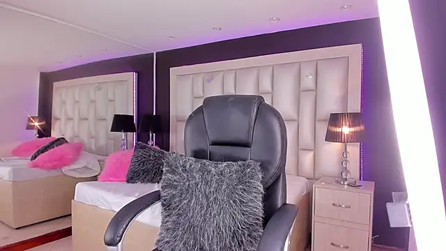 LuisaJonnes  online show from April 8, 4:25 am