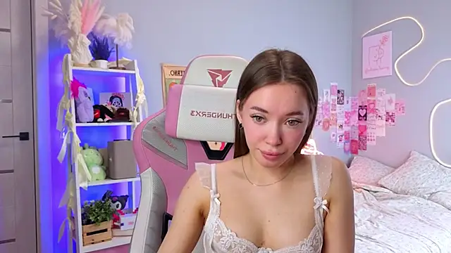 Leri Dells online show from April 2, 1:02 am