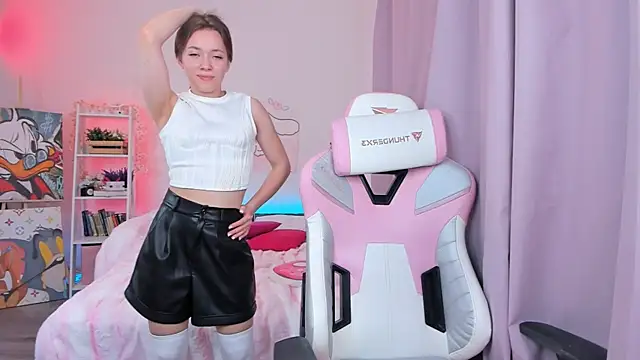 Snapshot of Leri_Dells chatting on November 4, 4:11 pm Leri Dells online show from November 4, 4:11 pm