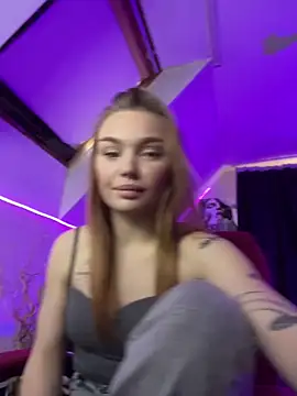 KitsyMoore online show from September 21, 3:50 pm