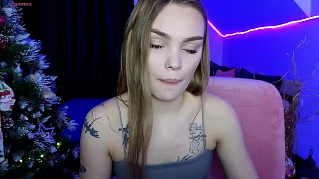 KitsyMoore online show from December 16, 1:04 pm