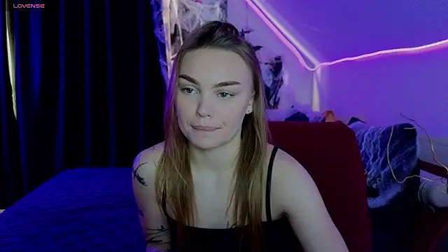 KitsyMoore online show from November 1, 1:16 pm