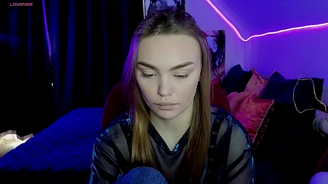 KitsyMoore online show from October 25, 1:23 pm