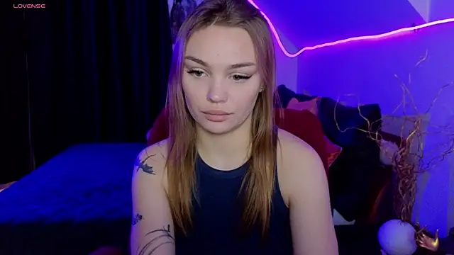 KitsyMoore online show from December 1, 1:12 pm