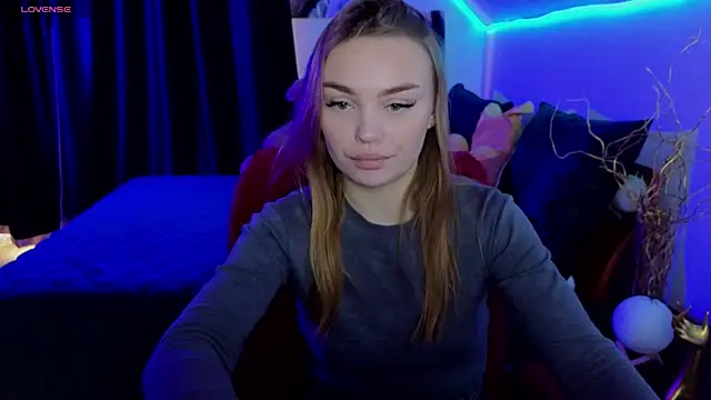 KitsyMoore online show from November 22, 1:10 pm