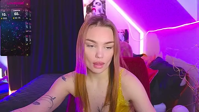 KitsyMoore online show from September 27, 1:06 pm