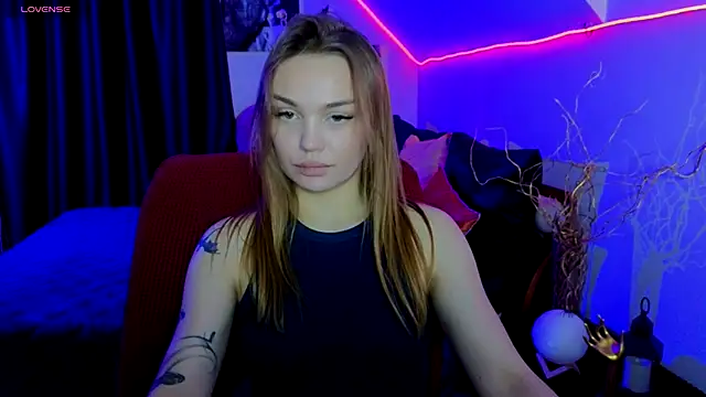 KitsyMoore online show from December 4, 1:10 pm