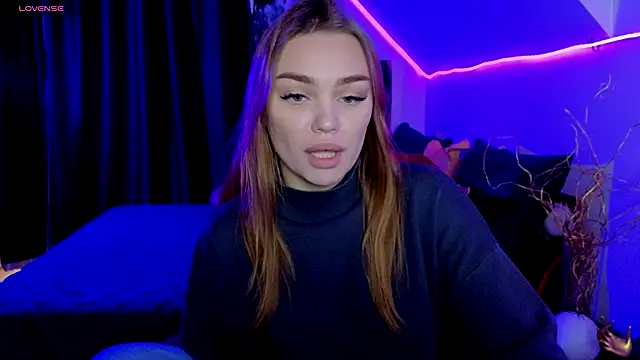 KitsyMoore online show from November 24, 1:11 pm