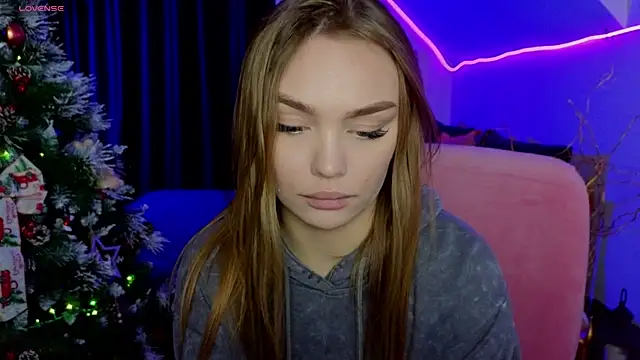 KitsyMoore online show from December 15, 1:06 pm