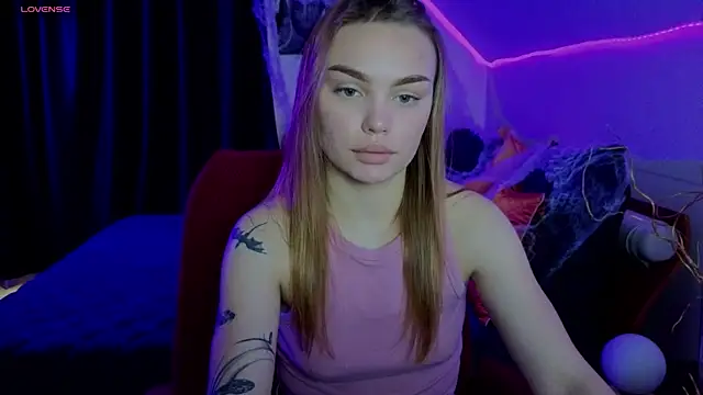 KitsyMoore online show from October 28, 1:10 pm