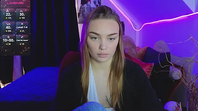 KitsyMoore online show from October 17, 1:13 pm