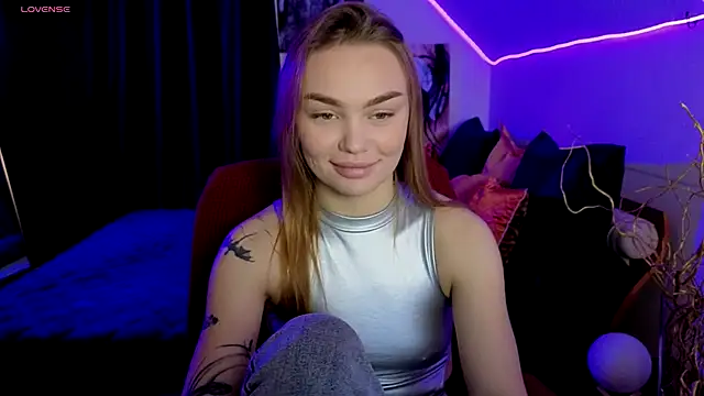 KitsyMoore online show from October 24, 1:21 pm