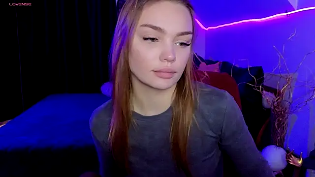 KitsyMoore online show from November 29, 1:11 pm