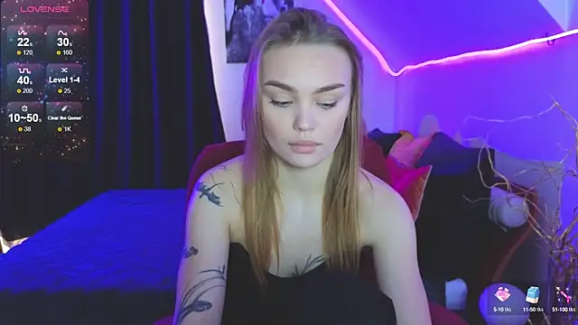 KitsyMoore online show from October 11, 1:12 pm