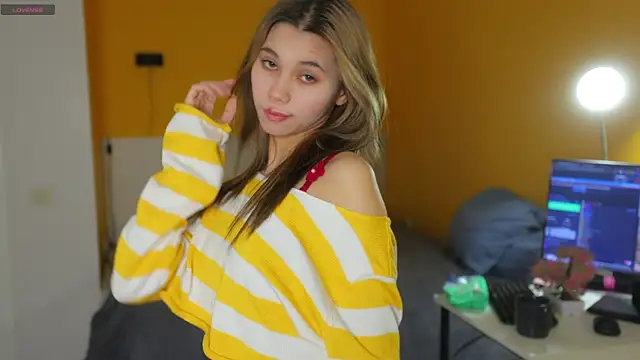 Snapshot of lovekissmes chatting on October 28, 3:11 pm lovekissmes online show from October 28, 3:11 pm