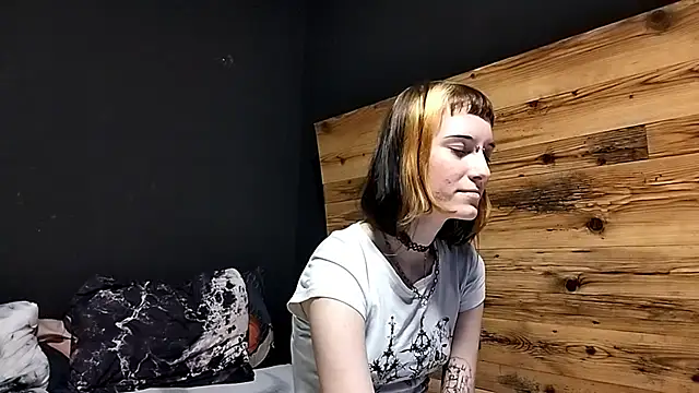 Snapshot of JenaeRadloff chatting on October 7, 6:25 am JenaeRadloff online show from October 7, 6:25 am