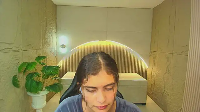 dany r  online show from December 18, 1:15 pm