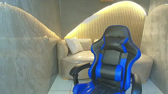 dany r  online show from November 17, 1:26 pm