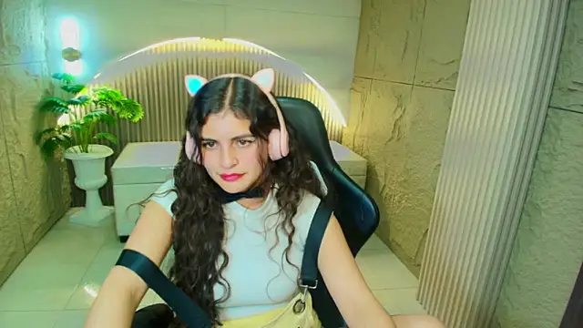 dany r  online show from February 21, 6:43 pm