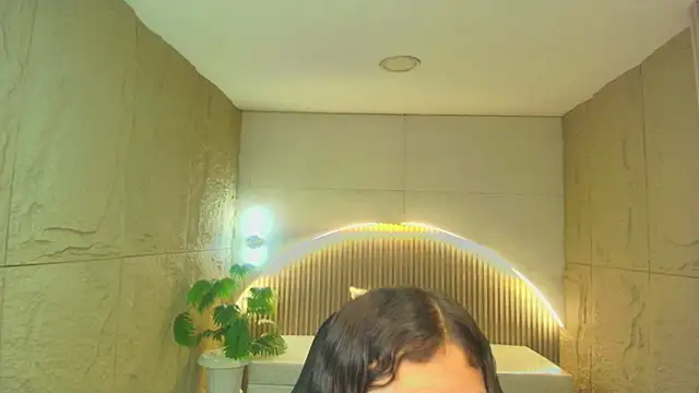 dany r  online show from December 20, 1:03 pm