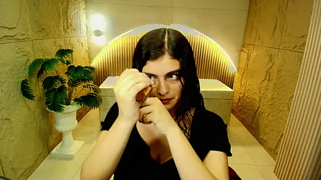 dany r  online show from December 19, 1:02 pm