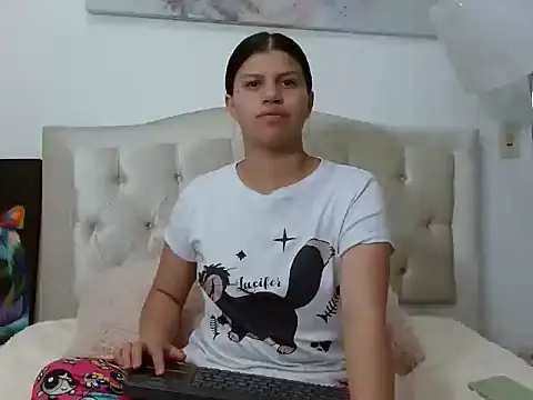 Snapshot of Arianaskyblue chatting on September 28, 6:42 am Arianaskyblue online show from September 28, 6:42 am