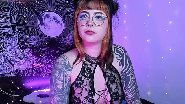 Snapshot of Hallucigenia_ chatting on October 28, 12:15 pm Hallucigenia online show from October 28, 12:15 pm