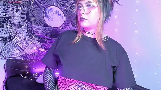 Snapshot of Hallucigenia_ chatting on November 20, 6:41 pm Hallucigenia online show from November 20, 6:41 pm