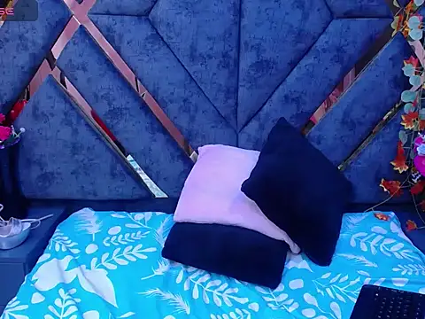 burbuja pink  online show from March 27, 3:48 am