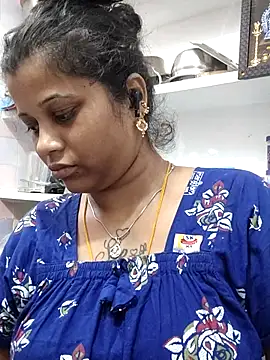 sweetqueen143 online show from March 16, 7:45 am