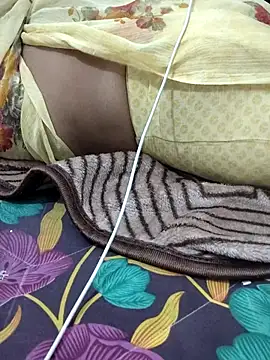 sweetqueen143 online show from April 3, 5:03 am