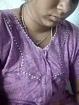 Snapshot of sweetqueen143 chatting on December 17, 7:13 am sweetqueen143 online show from December 17, 7:13 am