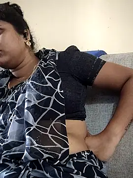 sweetqueen143 online show from October 10, 4:46 am