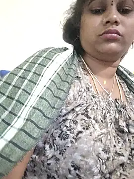 Snapshot of sweetqueen143 chatting on January 7, 5:51 pm sweetqueen143 online show from January 7, 5:51 pm