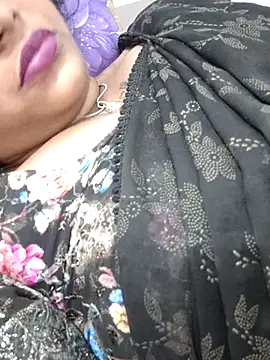 Snapshot of sweetqueen143 chatting on February 24, 6:42 pm sweetqueen143 online show from February 24, 6:42 pm