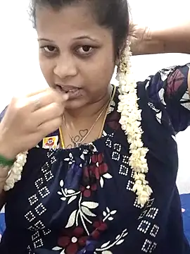 sweetqueen143 online show from April 11, 6:33 pm