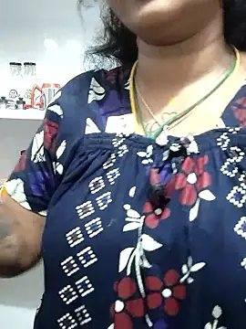 sweetqueen143 online show from April 3, 5:08 pm