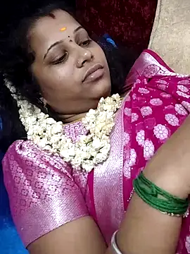 sweetqueen143 online show from April 15, 8:09 pm