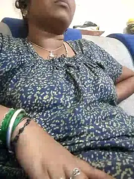 Snapshot of sweetqueen143 chatting on January 6, 5:39 pm sweetqueen143 online show from January 6, 5:39 pm