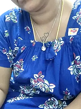 sweetqueen143 online show from April 7, 6:37 am