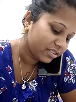 Snapshot of sweetqueen143 chatting on February 19, 4:37 pm sweetqueen143 online show from February 19, 4:37 pm