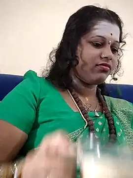 sweetqueen143 online show from October 24, 4:44 am