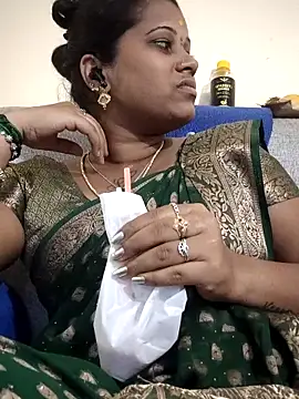 Snapshot of sweetqueen143 chatting on January 9, 3:41 pm sweetqueen143 online show from January 9, 3:41 pm