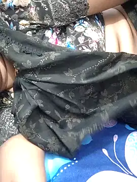 sweetqueen143 online show from April 17, 4:04 am