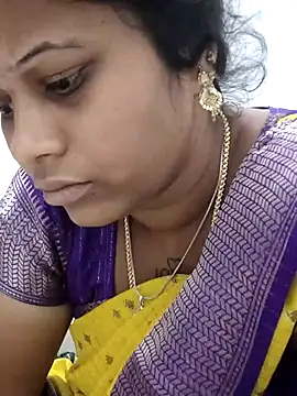 Snapshot of sweetqueen143 chatting on February 18, 8:33 am sweetqueen143 online show from February 18, 8:33 am