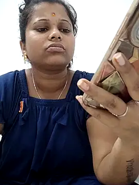 Snapshot of sweetqueen143 chatting on February 15, 8:02 am sweetqueen143 online show from February 15, 8:02 am