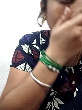 sweetqueen143 online show from April 8, 8:38 am