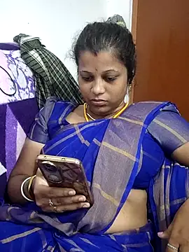 Snapshot of sweetqueen143 chatting on May 28, 7:05 am sweetqueen143 online show from May 28, 7:05 am