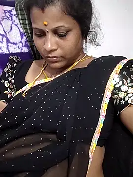 Snapshot of sweetqueen143 chatting on May 20, 12:24 pm sweetqueen143 online show from May 20, 12:24 pm