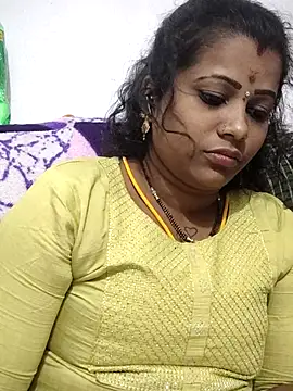 Snapshot of sweetqueen143 chatting on May 25, 9:57 pm sweetqueen143 online show from May 25, 9:57 pm